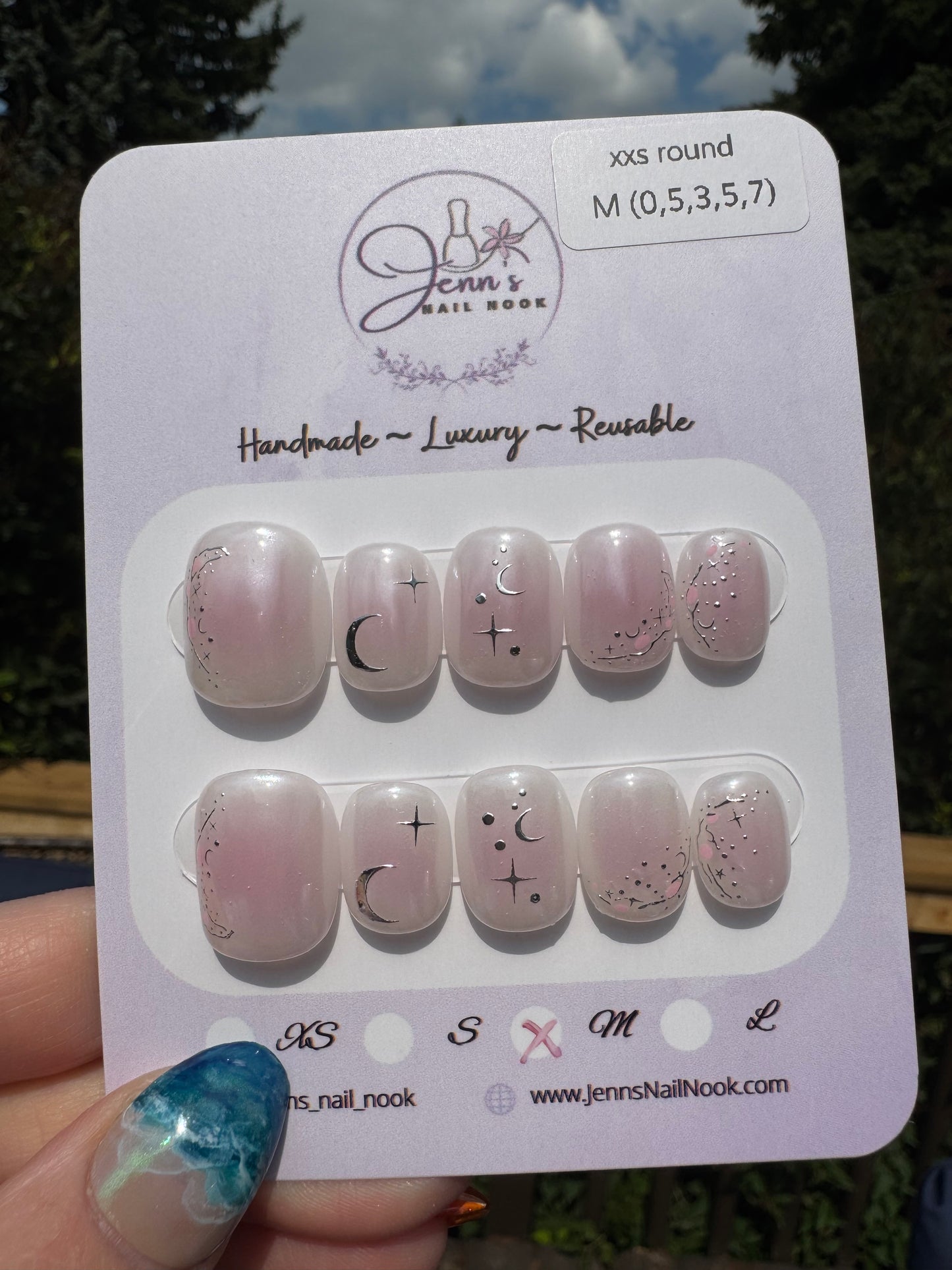 Celestial Whisper – Pre-Designed Press-On Nail Set
