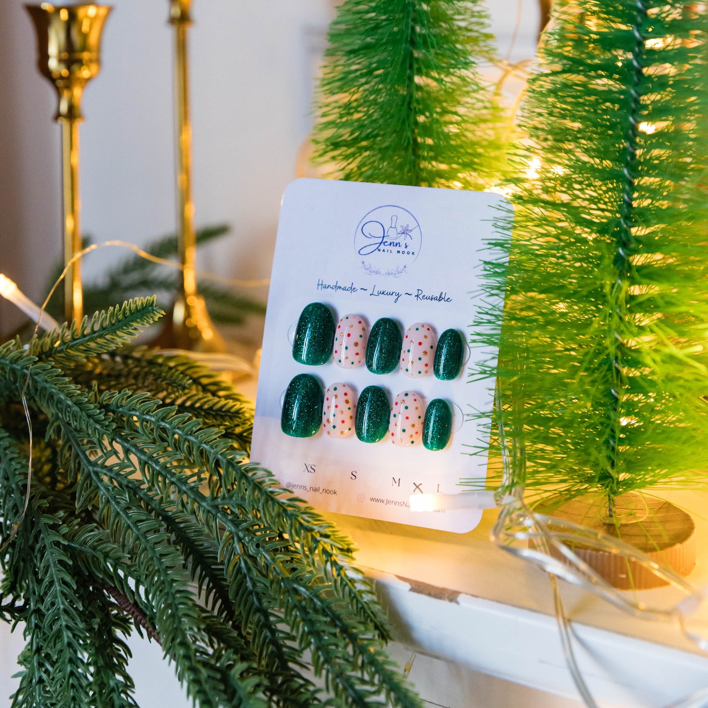 Holiday Cheer – Pre-Designed Press-On Nail Set