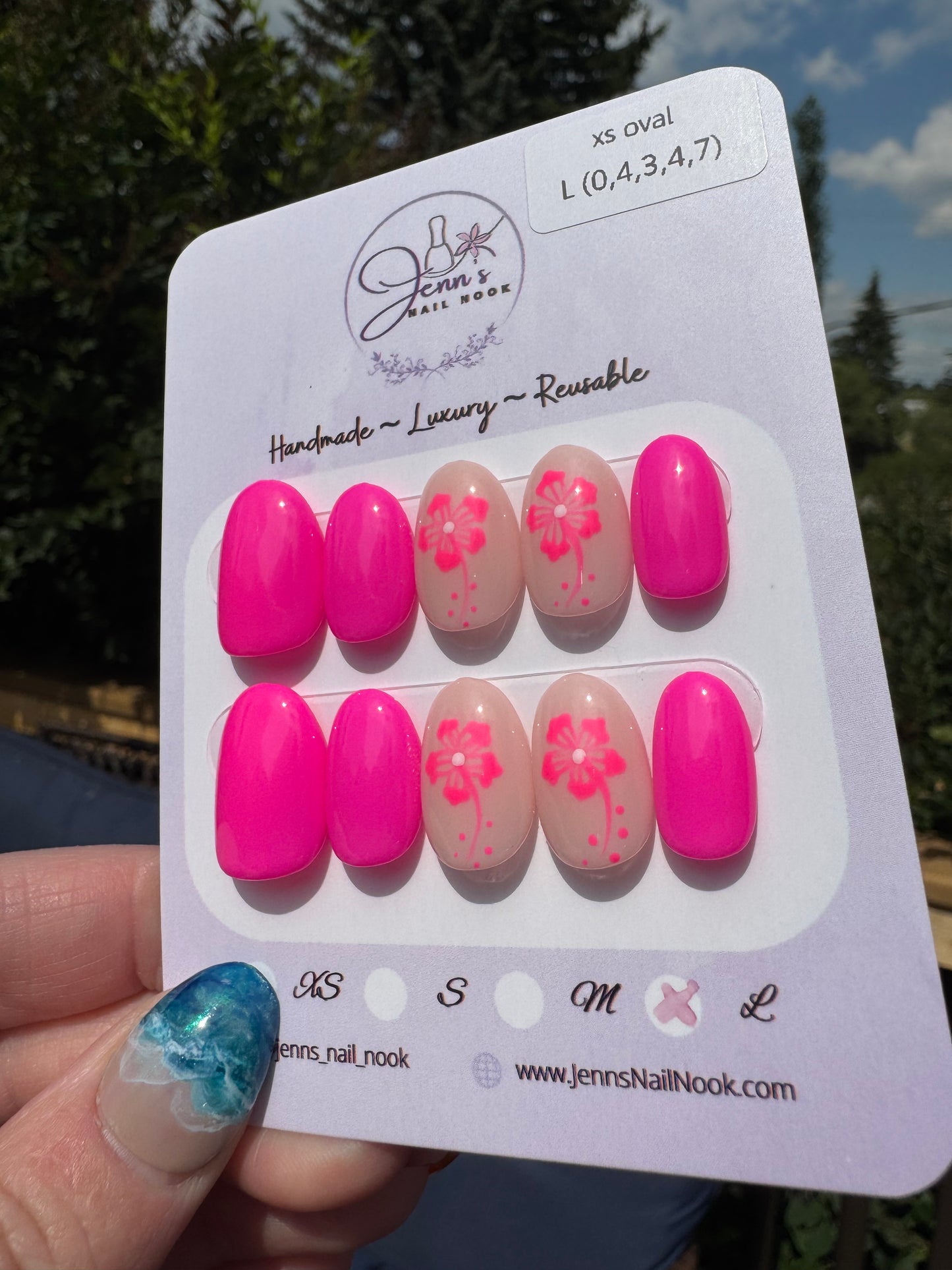 Pink Hibiscus – Pre-Designed Press-On Nail Set