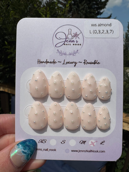 Pearl Dust – Pre-Designed Press-On Nail Set