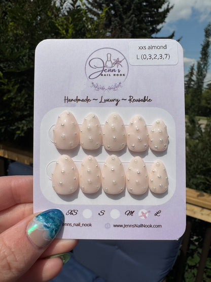 Pearl Dust – Pre-Designed Press-On Nail Set