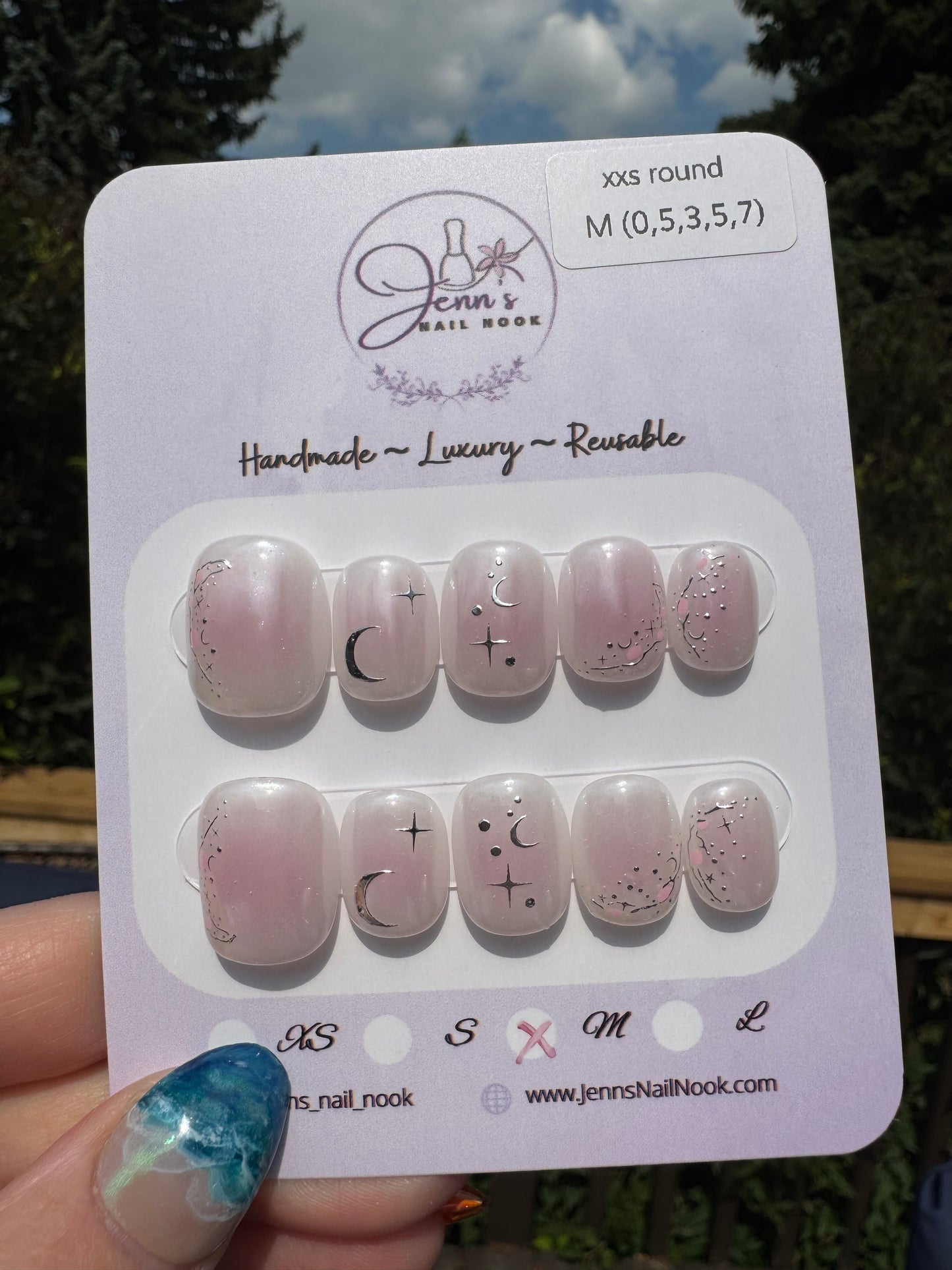 Celestial Whisper – Pre-Designed Press-On Nail Set