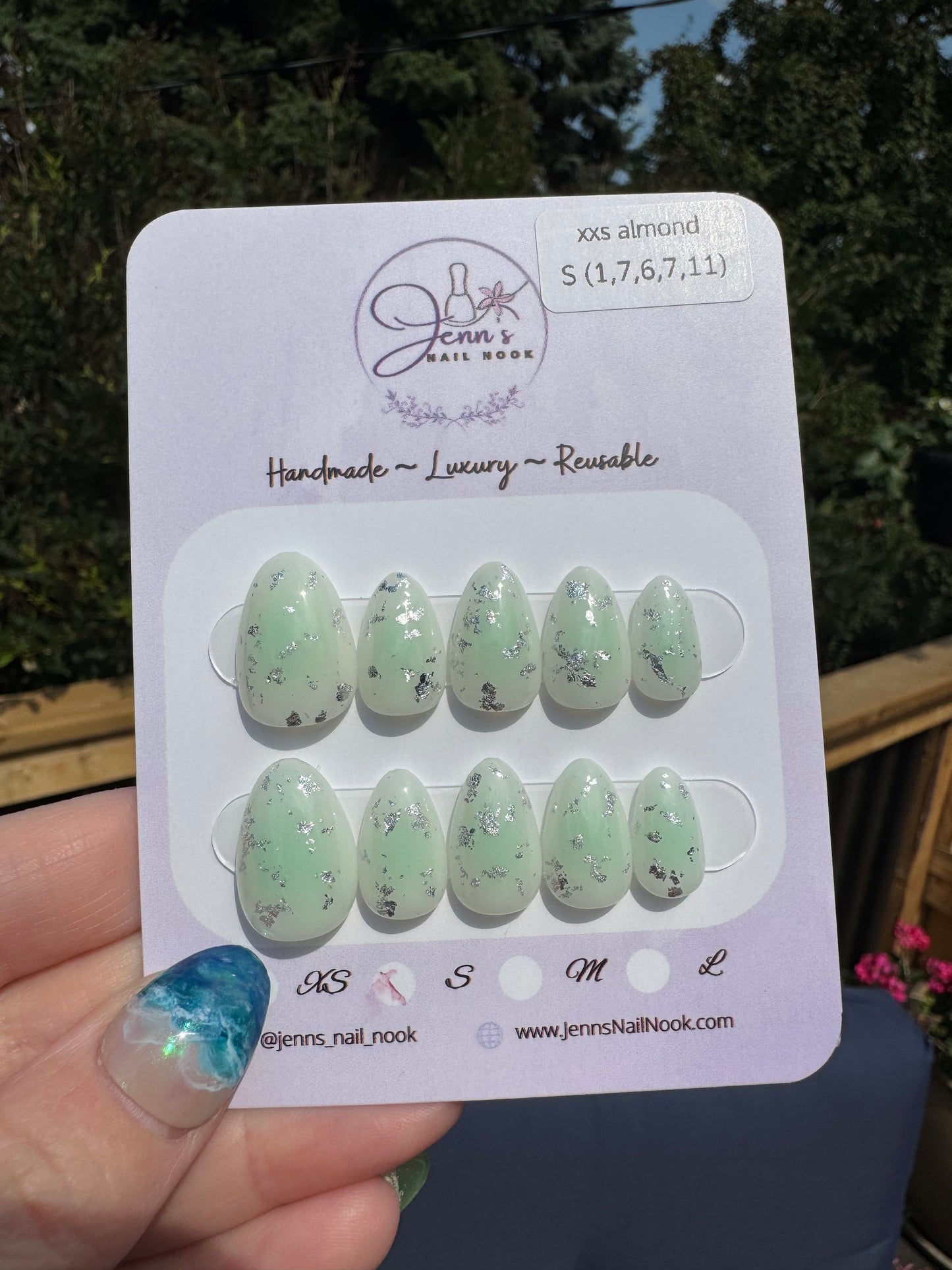 Mint Stardust – Pre-Designed Press-On Nail Set