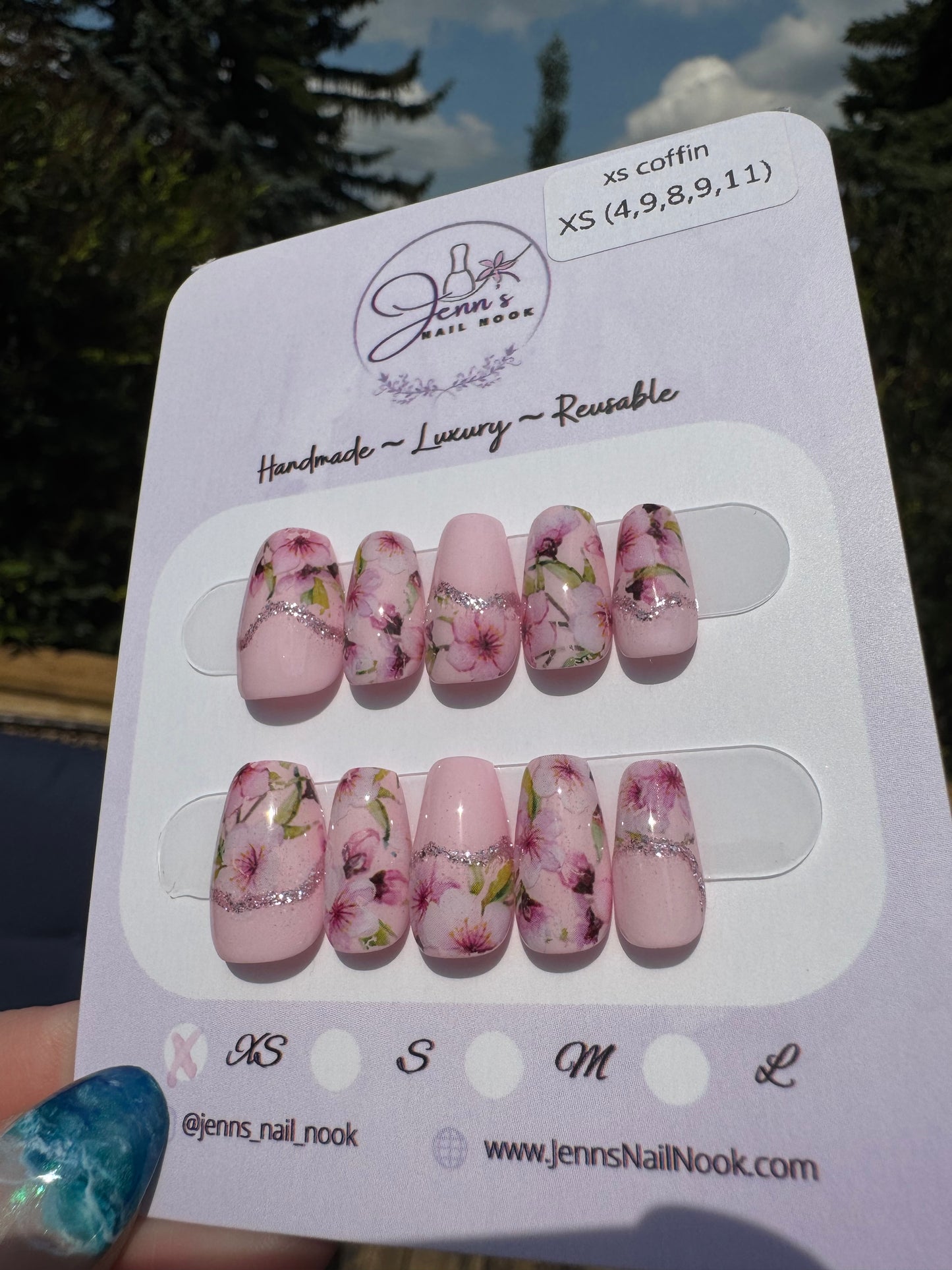 Petal Waltz – Pre-Designed Press-On Nail Set