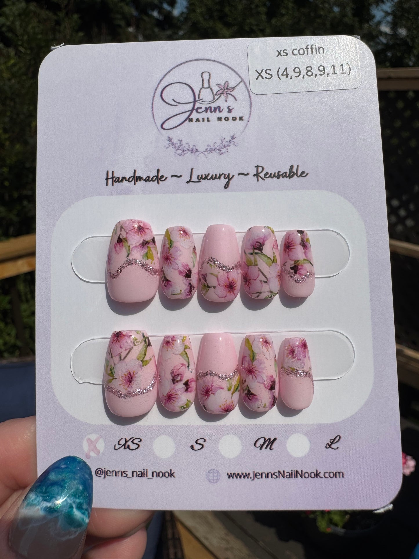 Petal Waltz – Pre-Designed Press-On Nail Set